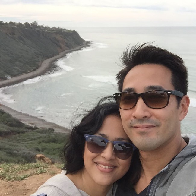 Perbedaan agama juga dirasakan oleh pasangan Sarah Sechan dan Neil G Furuno. Sarah diketahui menganut agama Islam, sedangkan suaminya beragama Kristen. Namun keduanya pada akhirnya tetap memutuskan untuk menikah pada 6 Maret 2015 di Los Angeles, Amerika Serikat. Foto: Instagram