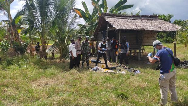 Satgas Tinombala melakukan olah TKP 2 anggota MIT ditembak mati usai terjadi kontak tembak (dok Pendam Merdeka)