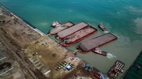 Selain pembangunan fisik pelabuhan, Kemenhub, kata Budi juga melakukan beberapa program pendukung keselamatan dan kelancaran, baik di sisi laut maupun darat, diantaranya yaitu pemasangan sarana alat bantu navigasi pelayaran, pengkajian dan pengesahan ISPS (International Ship and Port Facility Security), dan penyediaan CIQP (Customs Immigration Quarantine Procedure).