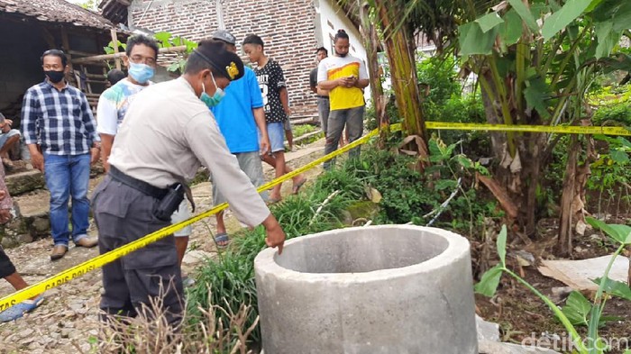 tukang bangunan tewas tertimpa beton gorong-gorong
