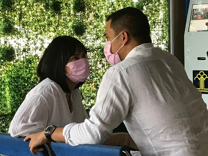 Vanessa Angel menyerahkan diri ke rutan pondok bambu