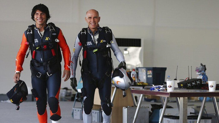 Vincent Reffet, Jetman Dubai Tewas Saat Sesi Latihan FILE - In this May 12, 2015 file photo, Vince Reffet, known as one of Dubai's