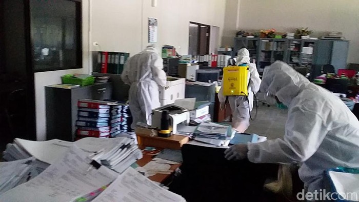 350 Pegawai Unej Diswab Test, 17 Positif COVID-19