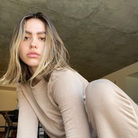 Peradangan diduga karena infeksi tindikan pada payudara. Kejadian tersebut dialaminya saat menghadiri konser Coachella. Aku demam dengan suhu 40 derajat (Celsius)... payudara kiriku membesar. Usiaku saat itu 16 tahun dan sudah mengalami mastitis, bayangkan saja, kata model 19 tahun itu seperti dikutip People. (Foto: Instagram/@ameliagray)