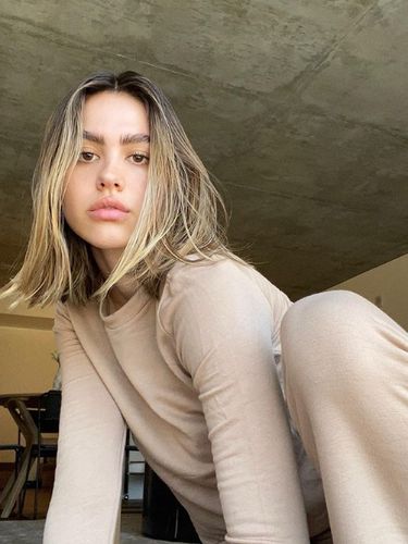 Model  Amelia Gray Hamlin.