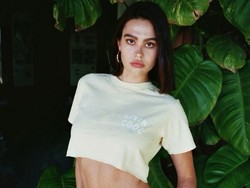 Model Ini Ungkap Perjalanan Bolak-balik Operasi Payudara Sejak Usia 16