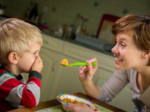 Saat Anak Mogok Makan Apakah Boleh Diberikan Susu Saja?