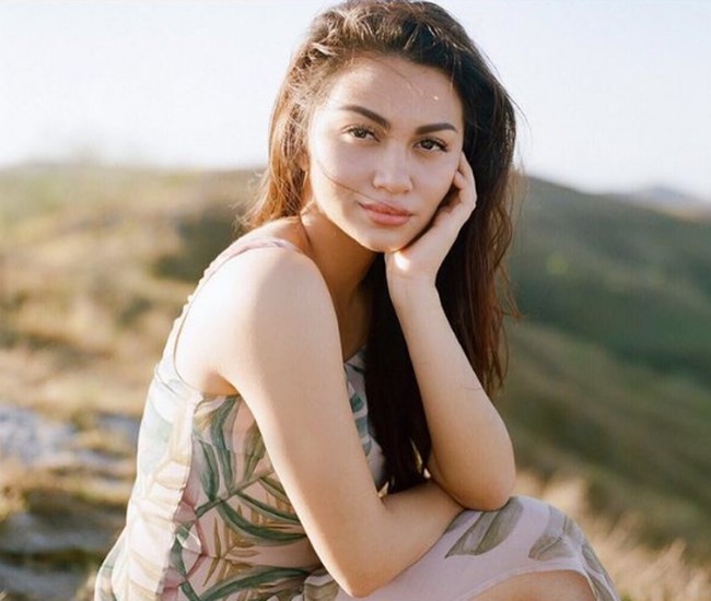 Yang diubah pipi sama dagu. Sedot lemak buat tirus, ujar Ariel Tatum pada 2017 silam.  Foto: Instagram @arieltatum