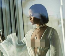 Foto: 7 Aksi Kontroversial Artis Pamer Payudara di Medsos