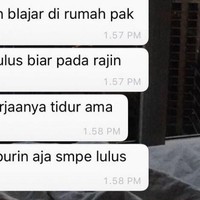 Saking lamanya belajar online sampai minta gurunya buat ngeliburin aja sampe lulus. Wah kalau ini sih nekat. Berdoa aja gurunya nggak murka di chat kayak gini sama muridnya. Foto: Twitter/@txtdaripelajar