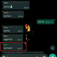 Kekinian banget nih muridnya manggil gurunya dengan sebutan bund. Atau mungkin gurunya memang ibunya sendiri? Foto: Twitter/@collegemenfess