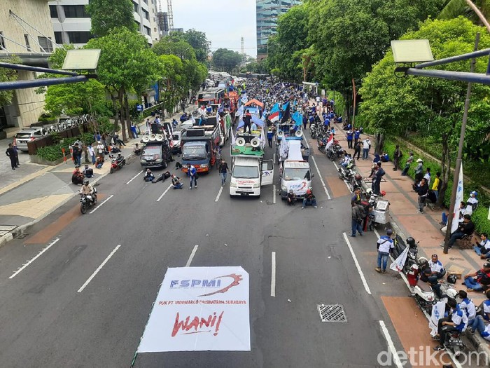 Pedemo di Surabaya blokade Jalan Basuki Rahmat