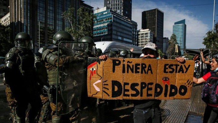 Demonstran Chile minta presiden mundur (AFP Photo)