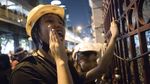 Demonstran Pro-Demokrasi Serbu Markas Polisi di Thailand
