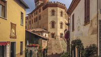 Dan mulai tahun depan, Italia juga akan memiliki Città del Vino resmi. Inilah Kota Anggur dari Italia untuk tahun 2021. Keputusan tersebut diambil dari asosiasi nasional Città del Vino. Komunitas ini yang menyatukan kota-kota penghasil wine Italia.