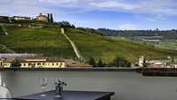 Barolo juga membuat lokasi lain iri karena berada tepat di tengah perbukitan Langhe. Kawasan ini dinyatakan sebagai Situs Warisan Dunia UNESCO pada tahun 2014.