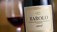 Barolo terletak di Provinsi Piedmontese, Cuneo, Italia. Meski jumlah penduduknya tidak lebih dari 700 orang, itu adalah tempat kelahiran anggur merah Barolo yang terkenal.