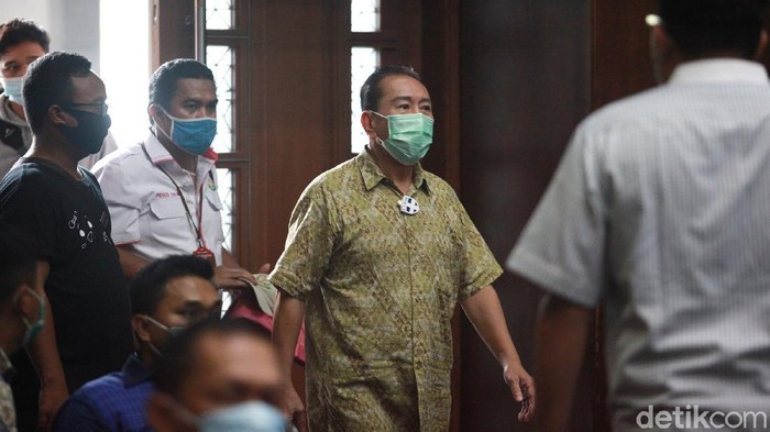 Terdakwa Djoko Tjandra kembali jalani sidang lanjutan di Pengadilan Tipikor. Sidang suap penghapusan status red notice interpol tersebut beragendakan pemeriksaan 8 saksi.