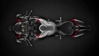Mesin Desmosedici Stradale Panigale V4 SP dilengkapi dengan kopling kering STM-EVO SBK. Ada juga fitur Ducati Corse untuk motor balapnya, dengan tenaga yang disalurkan melalui rantai 520 pitch yang ringan. Foto: Dok. Ducati