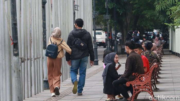 Fasilitas publik di Bandung ditutup lagi karena banyak kerumunan