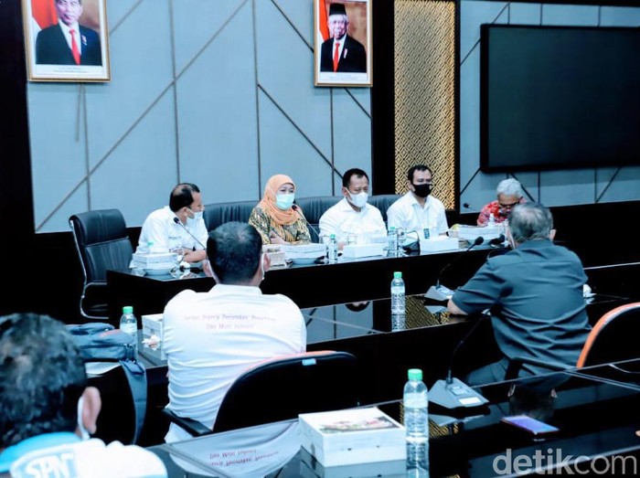 Gubernur Jatim Temui Perwakilan Buruh Umk 2021 Akan Diumumkan Lusa