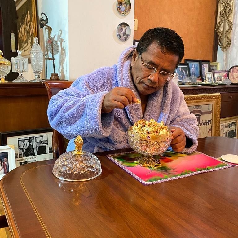 Hotman Paris Menang Lelang Popcorn Chef Arnold Rp 50 Juta