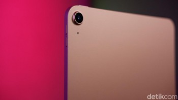 Di bagian belakang terdapat kamera 12 MP yang mampu merekam video 4K. Foto: Adi Fida Rahman/detikINET