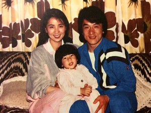 Jackie Chan Ternyata Terpaksa Nikahi Sang Istri