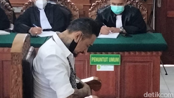 Jerinx SID hadapi sidang vonis.