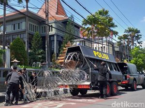 Antisipasi Buruh Kembali Demo di Surabaya, 4.015 Personel Polisi Disiagakan