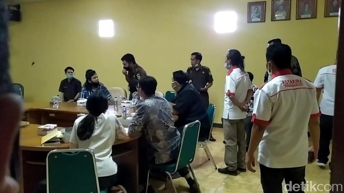 Keluarga Evi dan PWNI menggelar pertemuan terkait perkembangan kasus pembunuhan terhadap TKI asal Cianjur tersebut