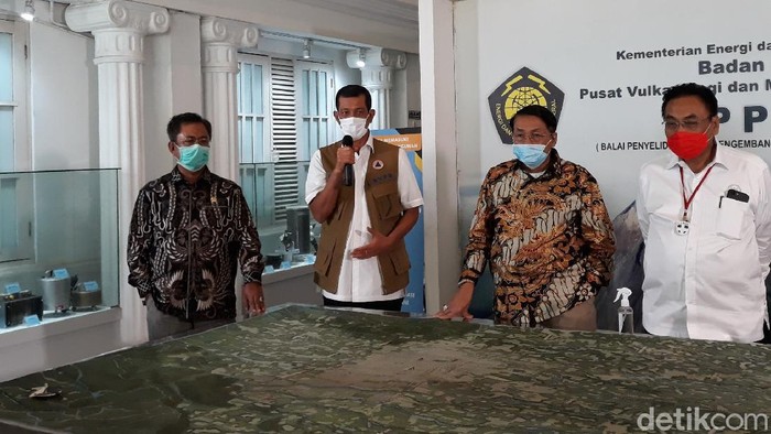 Kepala BNPB Letjen TNI Doni Monardo di kantor BPPTKG, Kota Yogyakarta, Kamis (19/11/2020).
