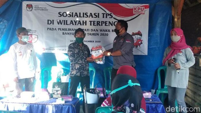 KPU Banyuwangi terus sosialisasi Pilbup Banyuwangi 2020. Kali ini sasarannnya daerah terpencil di kabupaten paling ujung timur Pulau Jawa ini.