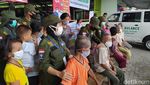 Lansia di Pengungsian Merapi Semangat Banget Ikut Senam