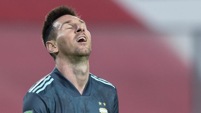 Argentinas Lionel Messi reacts during a qualifying soccer match against Peru for the FIFA World Cup Qatar 2022 in Lima, Peru, Tuesday, Nov. 17, 2020. (Ernesto Benavides, Pool via AP)