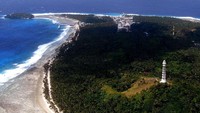 Lanskap Pulau Miangas memiliki luas 3,15 km persegi yang mempesona dari Puncak Mercusuar, Kamis (3/10/2019). Tahun ini jelajah Tapal Batas BRI akan kembali digelar di 4 wilayah terluar. Muhammad Ridho/detikcom.