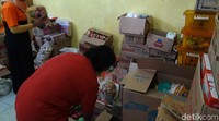 Sekretaris Desa Tlogolele, Neighen Achtah, mengatakan sesuai data jumlah pengungsi di TPPS Tlogolele saat ini ada 277 jiwa. Mereka adalah kelompok rentan yang dievakuasi lebih dulu dari Dukuh Stabelan, Takeran, Belang untuk mengantisipasi erupsi Merapi.