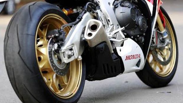 Menjajal CBR1000RR SP