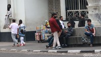 Pihaknya juga, meminta kepada petugas Satpol PP Kota Bandung agar stand by di ruang-ruang publik yang berpotensi menimbulkan kerumunan.