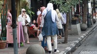 Ema meminta kepada warga untuk memaklumi kebijakan tersebut, demi kesehatan bersama.