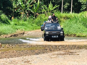 Bertualang Naik Jeep Menaklukkan Taman Nasional Meru Betiri