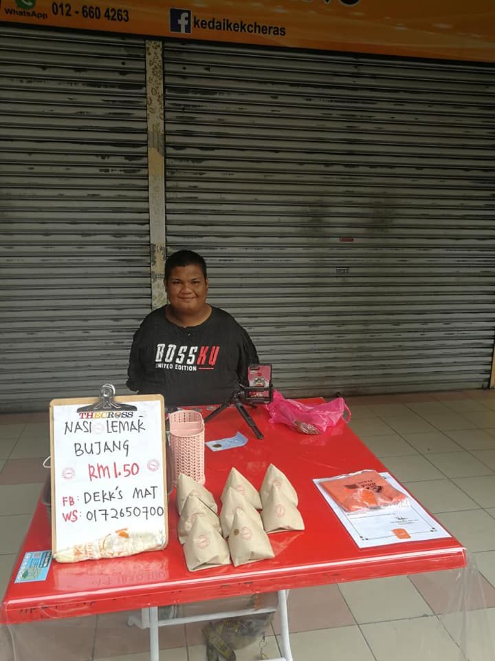 Penjual Nasi Lemak yang Kehilangan Dua Tangannya