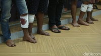 Para tersangka tersebut memiliki peran masing-masing seperti pemain utama hingga penadah.