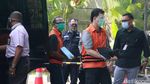 Penyuap Eks Sekretaris MA Nurhadi Nunduk Aja