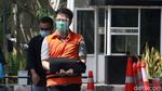 Penyuap Eks Sekretaris MA Nurhadi Nunduk Aja