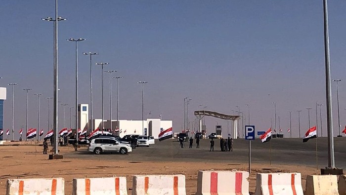 Iraqi and Saudi officials open the Arar border crossing in Anbar, Iraq, Wednesday, Nov. 18, 2020. Iraq and Saudi Arabia have reopened the main border crossing for trade between the two nations after three decades of closure. (AP Photo/Osama Sami)