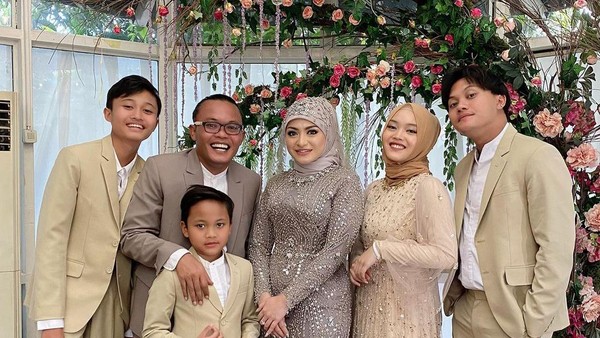 8 Momen Hangat Sule Buka Puasa Bersama 4 Anaknya, Tak Ada Nathalie Holscer