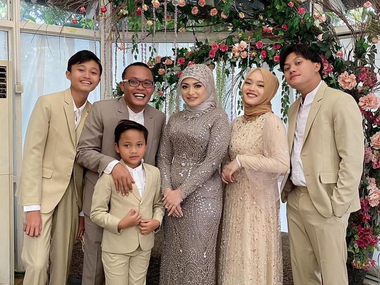 8 Momen Hangat Sule Buka Puasa Bersama 4 Anaknya, Tak Ada Nathalie Holscer