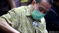 E.A Mask merupakan disinfektan mini yang bisa memproduksi klorin dioksida (CIO2) sebanyak 0.017 ppm untuk melindungi si pengguna dari virus, bakteri, dan jamur dengan radius 1 meter.