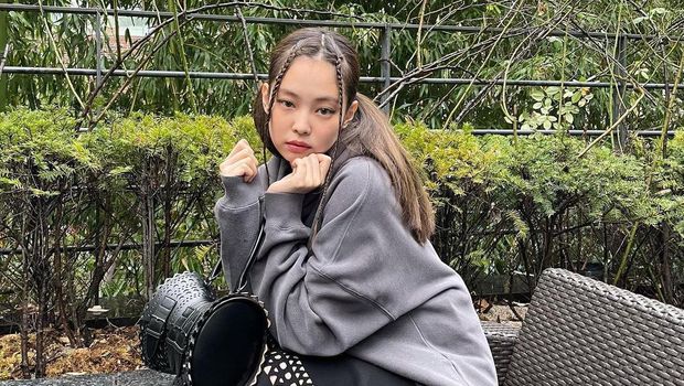 Potret Jennie BLACKPINK Berbaju hangat